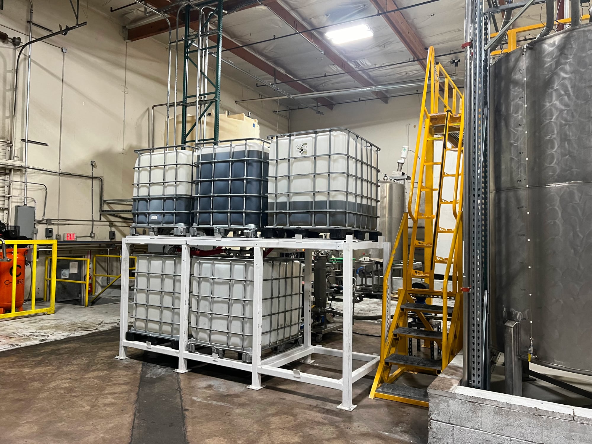 Totes and Stainless Steel Tanks for Mixing Cooking Oils
