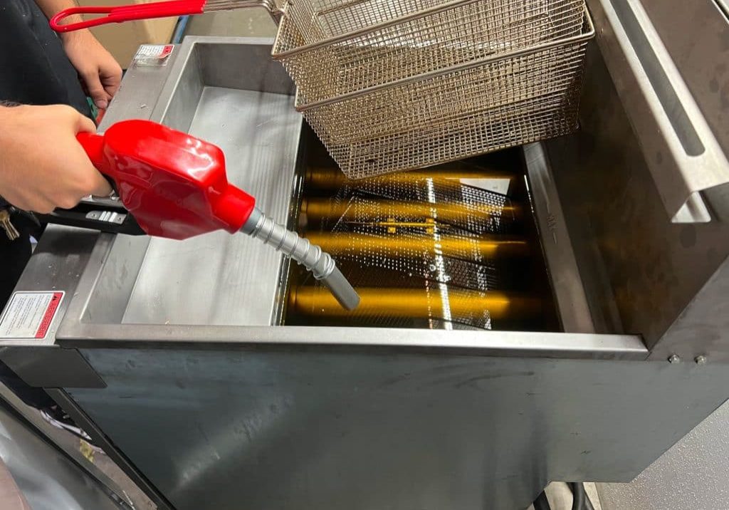 KITCHEN READY In Action Filtering Cooking Oil KITCHEN READY In Action Filtering Cooking Oil